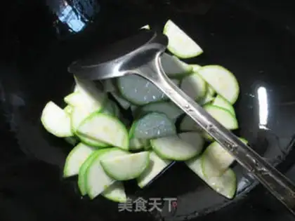 Make The pasta is fried step 1