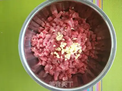 Make Spicy beef sauce step 1