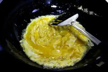 Make Tomato fried eggs step 6