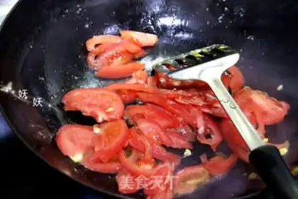Make Tomato fried eggs step 7