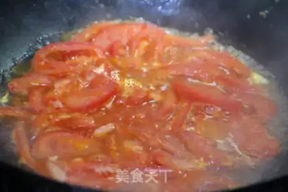 Make Tomato fried eggs step 8