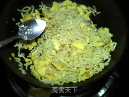 Make Onion eggs, noodle step 7