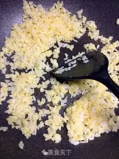 Make Gold-fried dishes step 2