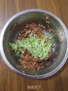 Make Roach pork dumplings step 4