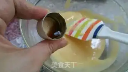 Make Little duck yogurt cake step 4