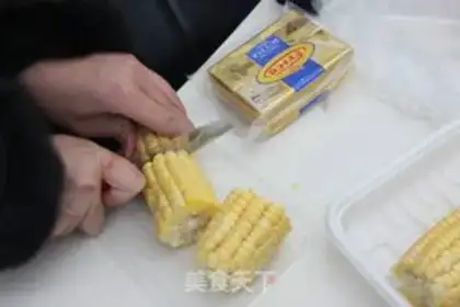 Make Microwave corn step 1