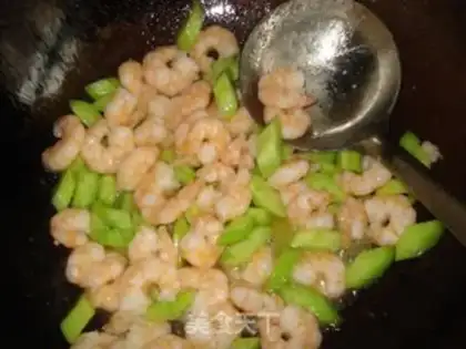Make Cashew shrimp step 3