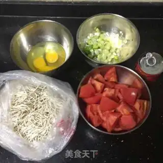 Make Tomato egg noodles step 0