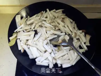 Make Cold almond mushrooms step 1