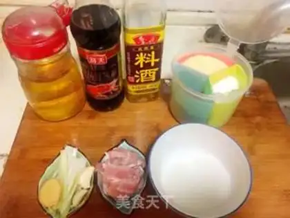 Make Crab mushrooms and fried meat step 0