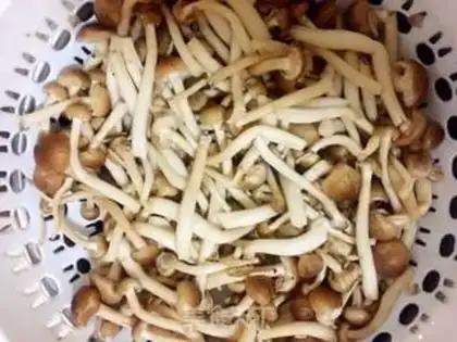 Make Crab mushrooms and fried meat step 1