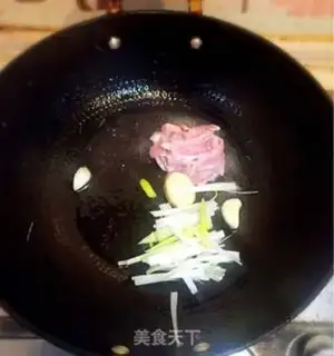 Make Crab mushrooms and fried meat step 2