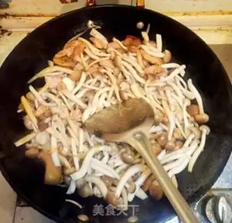 Make Crab mushrooms and fried meat step 4