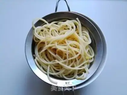 Make Chinese pasta step 2