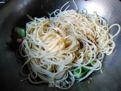 Make Chinese pasta step 6