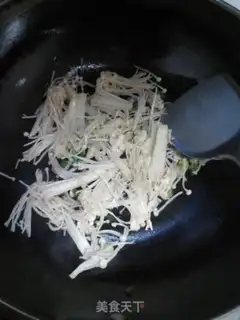 Make Gold needle mushroom soup step 3