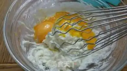 Make Sour cream pine cake. Less oil step 3