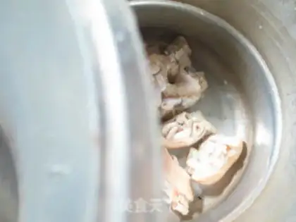 Make The pharmacological pharmacist pig hoof step 1