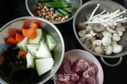 Make The winter melon with a big bone pan step 0