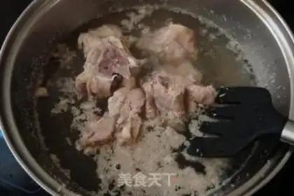 Make The winter melon with a big bone pan step 1