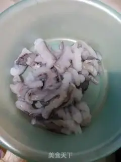 Make Onion fried octopus step 1