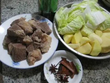 Make Cabbage and potatoes step 0