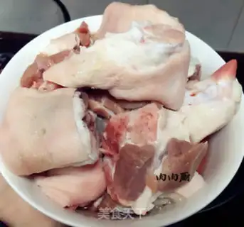 Make Peanut pig hoof step 0