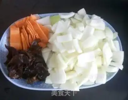 Make Carrot and mooched onions step 1