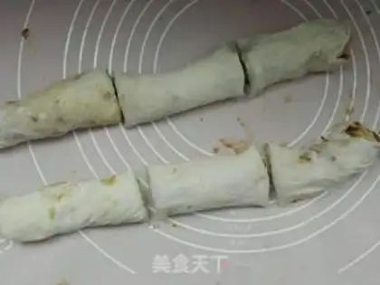 Make Old Beijing sesame pancakes step 6