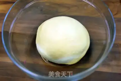 Make Peacock rolls bread step 1