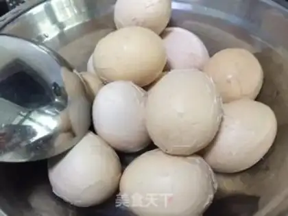 Make Five spicy tea eggs step 1