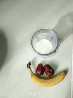 Make A red-tree banana shake step 0