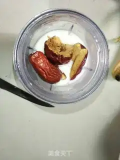 Make A red-tree banana shake step 2