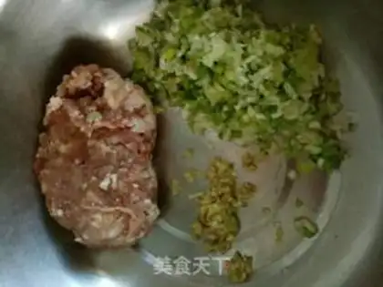 Make Horses and gravy buns step 4