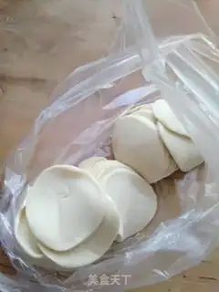 Make The fragrance of rose rolls step 1