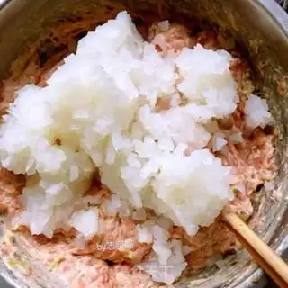 Make A radish pork dumpling step 4