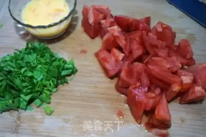 Make Tomato eggs and fish step 2