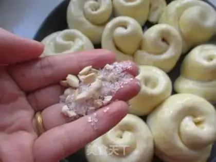 Make Peanut rose bread step 11