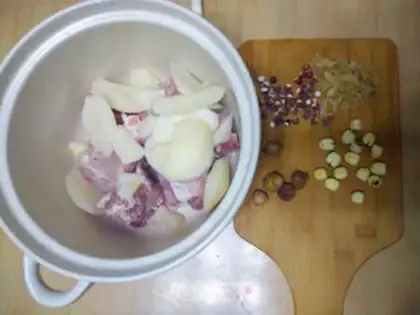 Make Pear and bone soup step 0