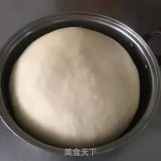 Make Smoky salmon pizza step 1