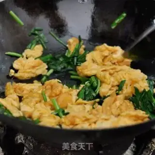 Make Scrambled eggs step 2