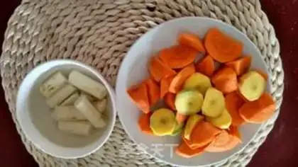 Make Carrot steak fan soup step 1