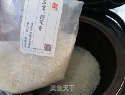 Make Pineapple rice step 0