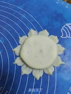 Make Make a sunflower step 11