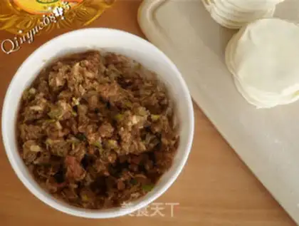 Make Romantic rose fried dumplings step 1
