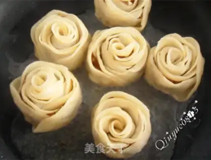 Make Romantic rose fried dumplings step 7