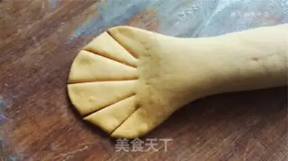Make Little tiger flower step 6