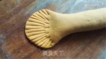 Make Little tiger flower step 7