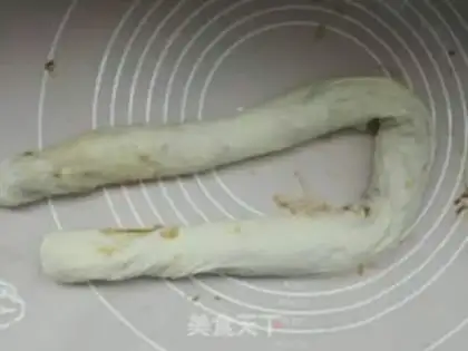 Make Old Beijing sesame pancakes step 5