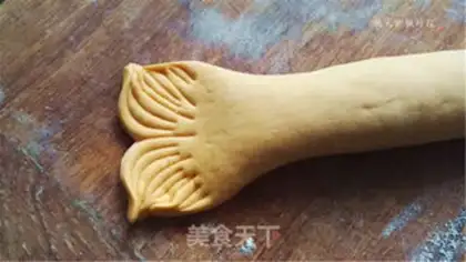 Make Little tiger flower step 9